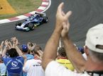 Канадские болельщики приветствуют Жака Вильнёва, который в 2005 году выступал за Sauber