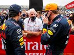 Хельмут Марко с гонщиками Red Bull 