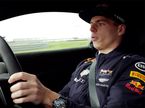 Макс Ферстаппен за рулём Aston Martin Vantage