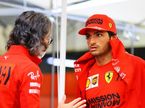 Лоран Мекис, спортивный директор Ferrari, и Карлос Сайнс, фото XPB