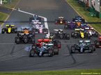Старт Гран При Австралии: Валттери Боттас первым входит в 1-й поворот