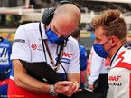 Мик Шумахер активно работает с инженерами Haas F1, стараясь найти оптимальные настройки для VF-21