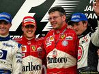 Ральф Шумахер, Михаэль Шумахер, Росс Браун и Дженсон Баттона на подиуме Гран При Японии 2004 года