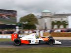 Ландо Норрис за рулём McLaren MP4-5B Айртона Сенны