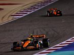 Гонщики McLaren на трассе Гран При Бахрейна, фото XPB