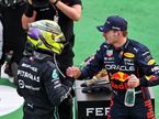 Льюис Хэмилтон поздравляет Макса Ферстаппена с победой в Гран При Мехико, фото XPB