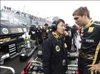 Виталий Петров со своим гоночным инженером на стартовом поле Гран При Канады