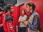 Карлос Сайнс и инженер Pirelli нашинных тестах в Барселоне, фото Pirelli Motorsport