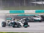 Гонщики Mercedes на новых дождевых шинах