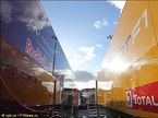 Моторхоумы Red Bull Racng и Renault Sport