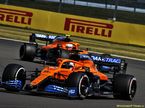 Машины McLaren на трассе Гран При Великобритании