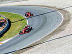 Гонщики Ferrari на трассе в Зандфорте