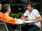 Андреас Зайдль, руководитель команды McLaren, Андреа Стелла, главный гоночный инженер, и Карлос Сайнс