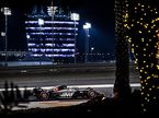Нико Хюлкенберг за рулём машины Haas на трассе в Бахрейне, фото пресс-службы Haas F1