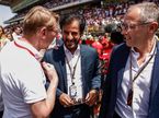 Мохаммед бен Сулайем (в центре) с Микой Хаккиненом и Стефано Доменикали, президентом Формулы 1, фото FIA