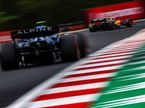Машины Alpine и McLaren ведут борьбу на трассе Гран При Венгрии, фото XPB