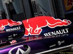 Логотип Renault на машинах Red Bull Racing