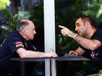 Франц Тост, руководитель команды Toro Rosso, и Сирил Абитебул, управляющий директор Renault Sport F1.