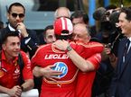 Фредерик Вассёр поздравляет Шарля Леклера с победой, справа – Джон Элканн, президент Ferrari, фото XPB