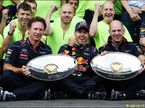 Команда Red Bull Racing празднует победу в Спа
