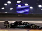 Валттери Боттас за рулём Mercedes W12 на тренировках в Бахрейне