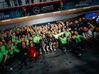 Mercedes F1 празднует победный дубль в Лас-Вегасе, фото пресс-службы команды