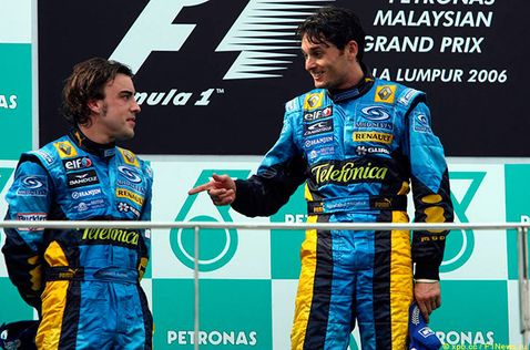 Фернандо Алонсо и Джанкарло Физикелла на подиуме Гран При Малайзии 2006 года