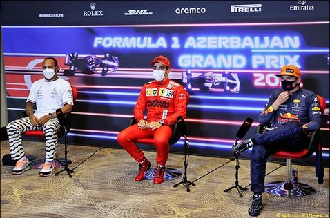 Льюис Хэмилтон (Mercedes), Шарль Леклер (Ferrari) и Макс Ферстаппен (Red Bull Racing)