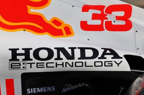Логотип Honda на машине Red Bull на Гран При Японии, 2021 год, фото XPB