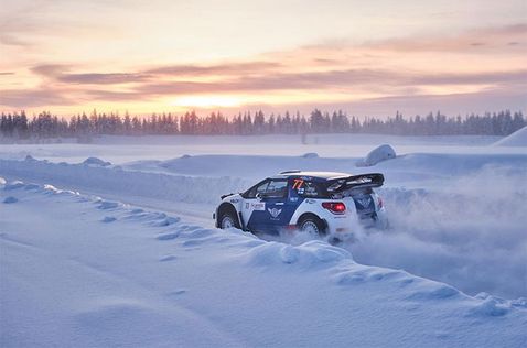 Валттери Боттас за рулём Citroen DS3 WRC во время шейкдауна на трассе Arctic Lapland Rally