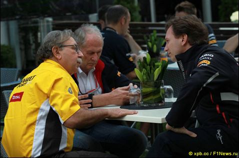 Жан-Франсуа Кобе (Renault Sport F1), Кристиан Хорнер и Хельмут Марко (Red Bull Racing)