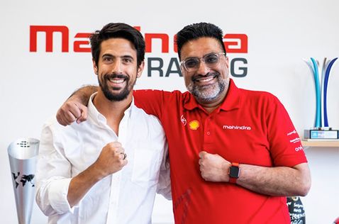 Лукас ди Грасси и Дильбаг Джилл, руководитель Mahindra Racing, фото пресс-службы команды