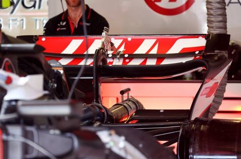 Заднее крыло машины Haas, фото XPB