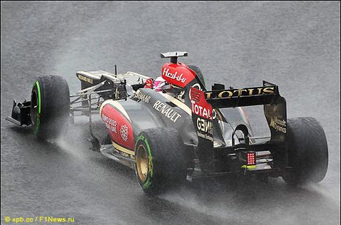 Хейкки Ковалайнен за рулём Lotus на тренировках в Сан-Паоло