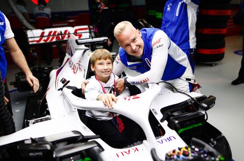 Никита Мазепин и Макар Гостюхин, фото пресс-службы Haas F1