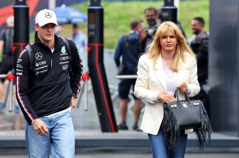 Мик Шумахер и его мама в паддоке Red Bull Ring, фото XPB