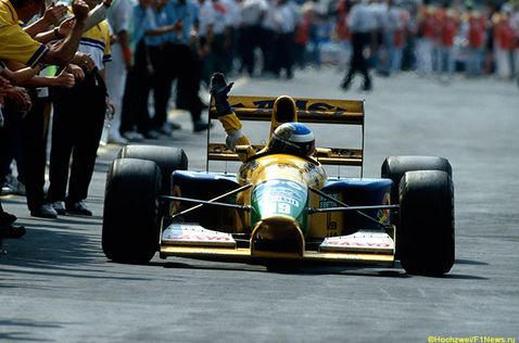 Михаэль Шумахер на Benetton B191B-06 после финиша на Гран При Мексики 1992 года