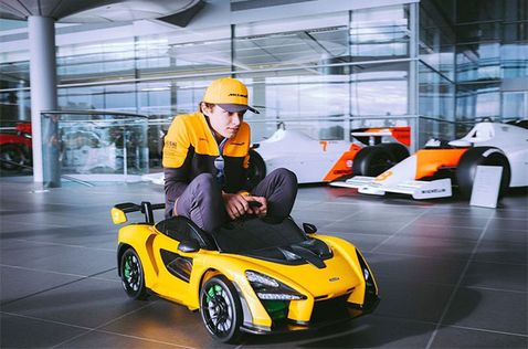 Машина, которой управлет Ландо Норрис, в общем-то тоже McLaren. Фото из Instagram гонщика