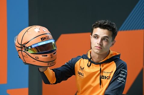 Ландо Норрис и его шлем, в котором он будет выступать в США, фото пресс-службы McLaren
