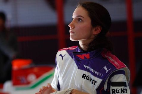 Ирина Сидоркова на тестах Формулы 3 в Маньи-Куре, фото из Twitter гонщицы