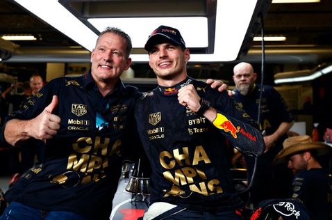 Йос Ферстаппен и его сын Макс после финиша Гран При США, фото пресс-службы Red Bull Racing