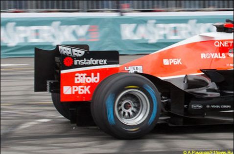 Логотип InstaForex на заднем антикрыле Marussia, 2013 год